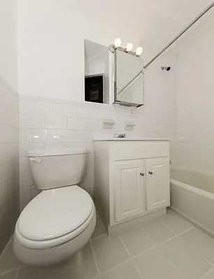 Rented by Icon Realty Management | media 9