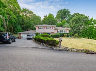 4 Bonnie Ct, Spring Valley, NY 10977