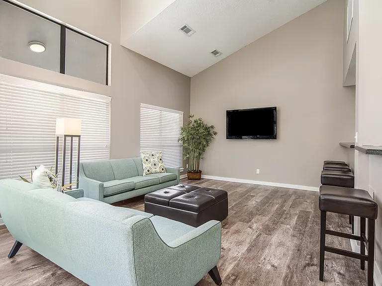 Poplar Place — Photo 18