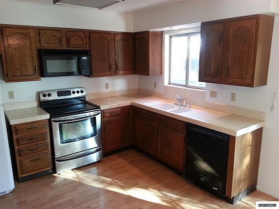 4th image of 909 Pinewood Dr