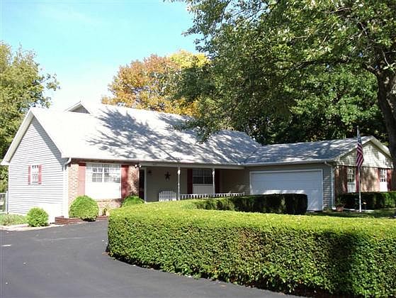 1st image of 555 Knollcrest Dr