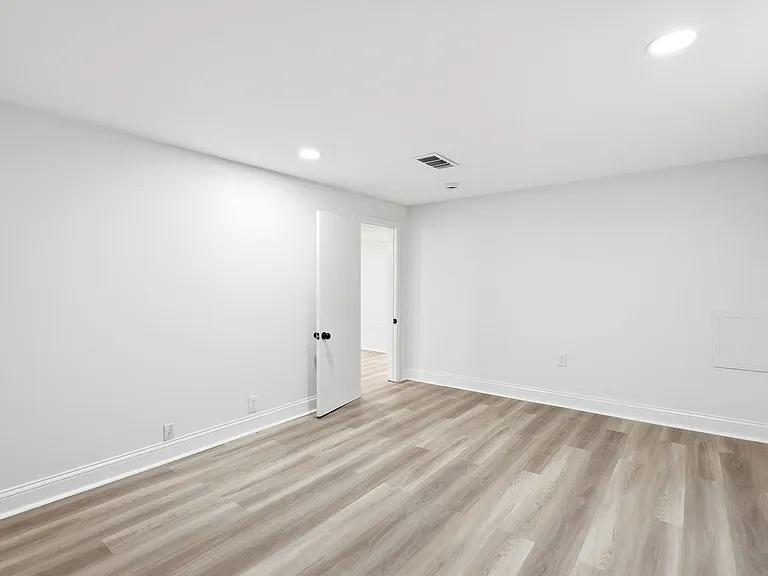 825 N Crysler Ave — Photo 5