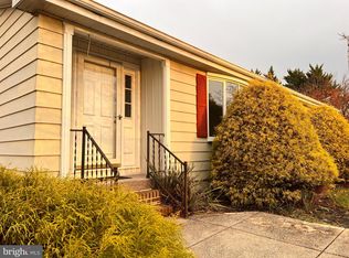 1217 Henshaw Rd, Bunker Hill, WV 25413