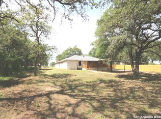 12 Post Oak Rd, La Vernia, TX 78121