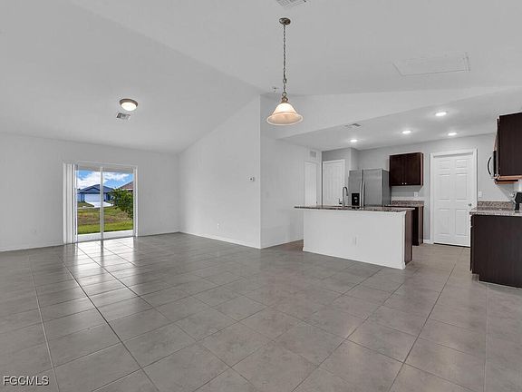 3rd image of 820 NE 44th Ln