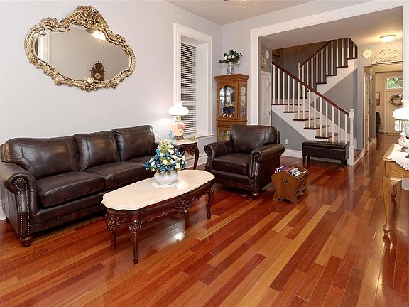 3rd image of 2837 McNair Ave