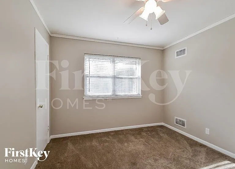 1465 Wheaton St — Photo 10