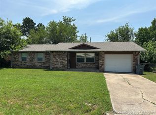 1009 SW 14th Pl, Wagoner, OK 74467