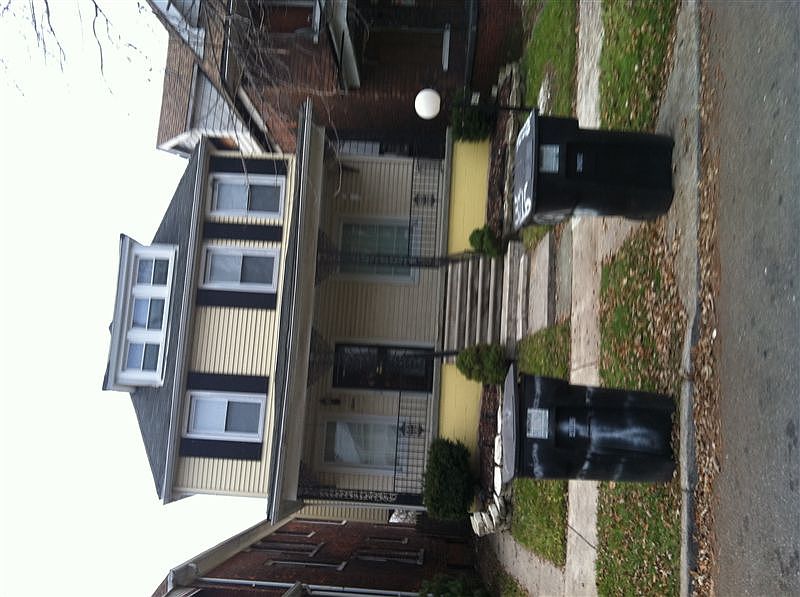 Front view of home