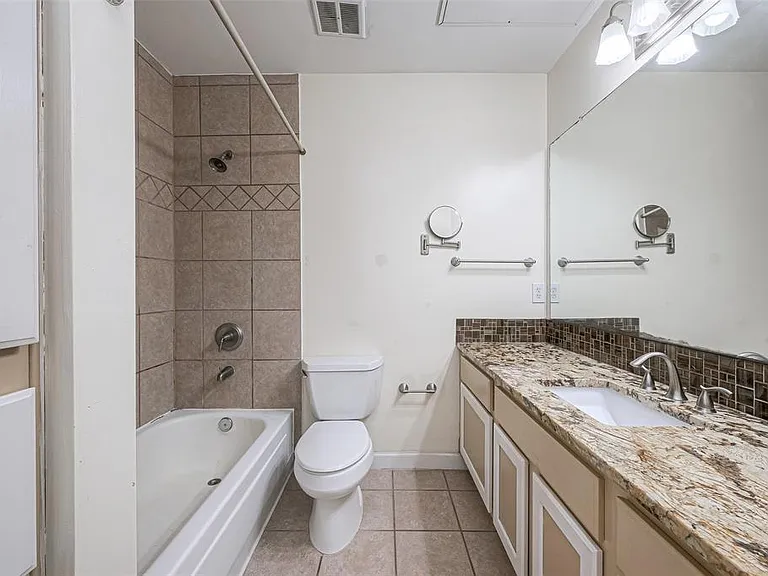 4515 Briar Hollow Pl #305 — Photo 8