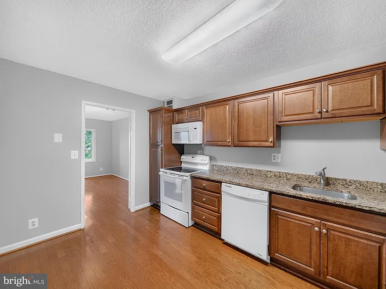 8350 Greensboro Dr #422 — Photo 15