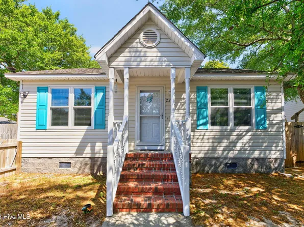 220 NE 33rd Street, Oak Island, NC 28465