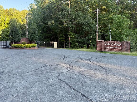 4th image of 656 Pinelake Dr