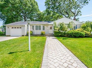 70 Cleveland St, Bay Shore, NY 11706