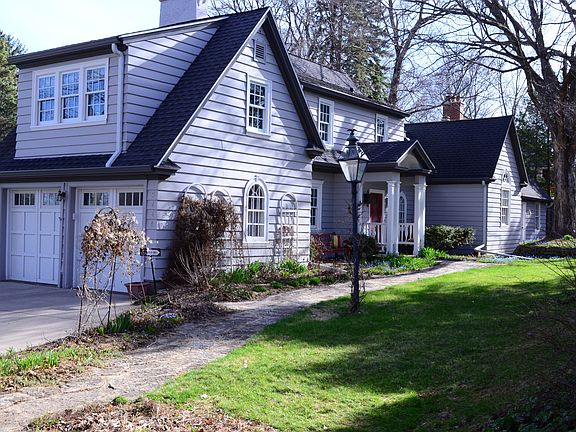 2nd image of 3445 Crestwood Dr