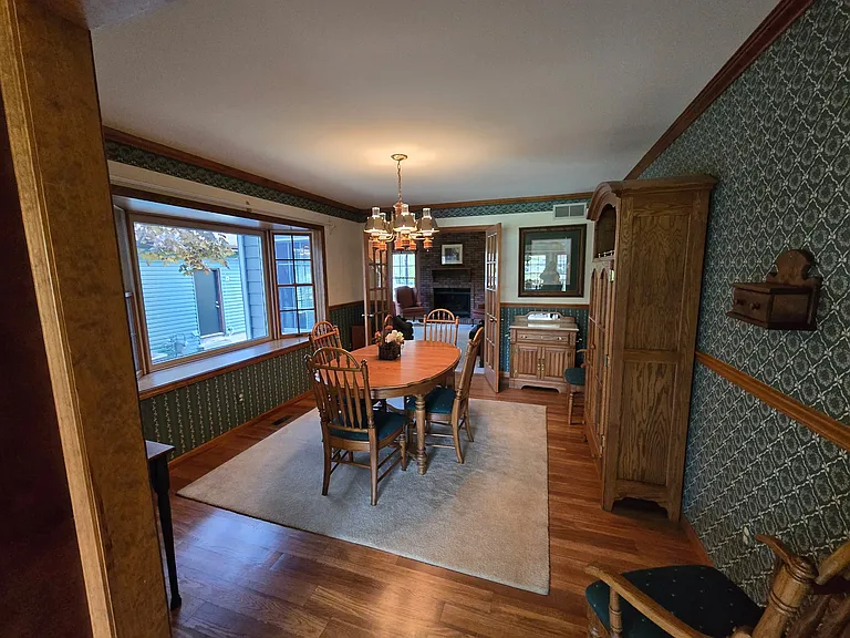 Dining room with bay window