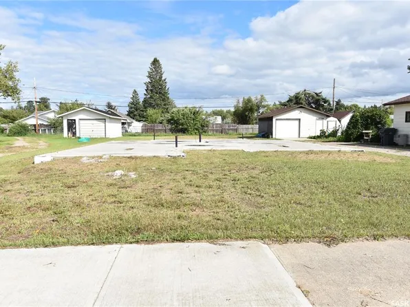 115 3rd STREET N, Nipawin, SK S0E 1E0