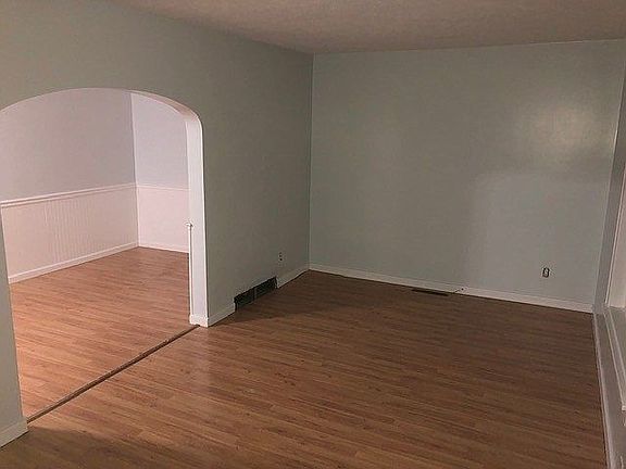 4th image of 1543 College Ave NE