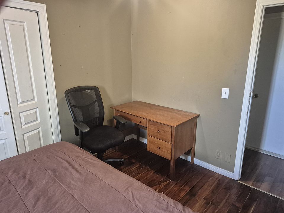 2nd image of 3515 60th St NE