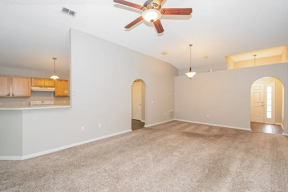4 bed, 2.0 bath, 1874 sqft, $2,065 — Photo 4
