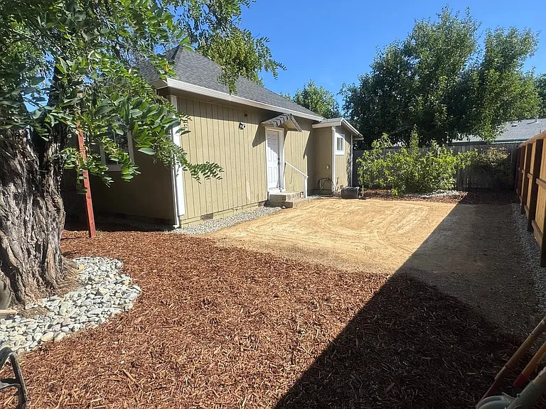 2175 Howard St — Photo 17