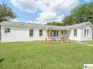 2402 Lone Tree Rd, Victoria, TX 77901