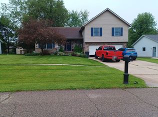 314 Jonathon Dr, Almont, MI 48003