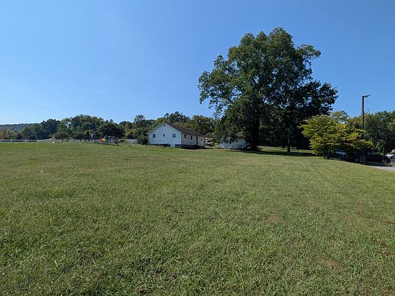 4th image of 1933 Mountain Rd