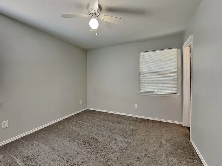 4349 Chestnut Dr — Photo 9