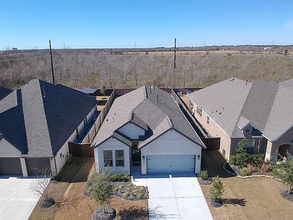 House backs up to green space for plenty of privacy