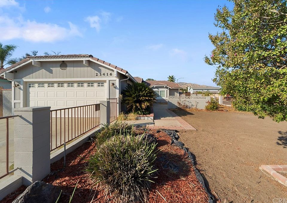 1st image of 23416 Sonnet Dr