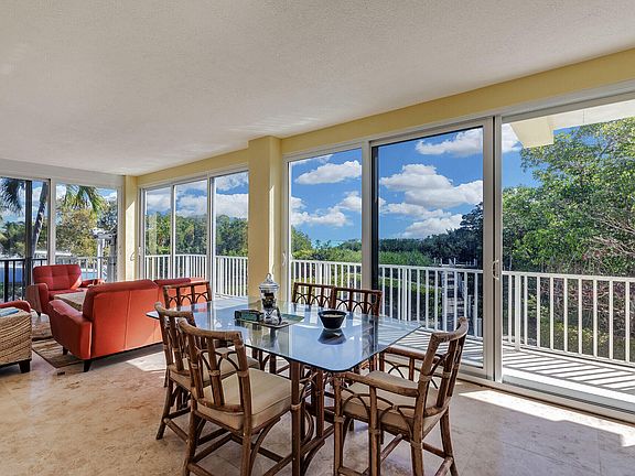 3rd image of 205 Stirrup Key Blvd