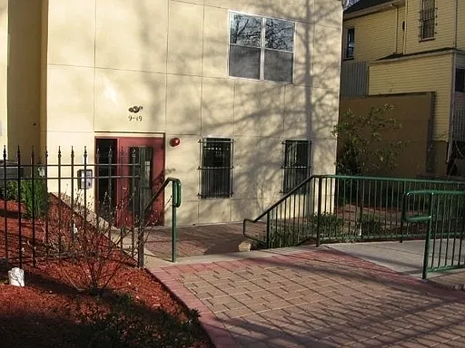 Brentwood Commons-Roseville — Photo 2