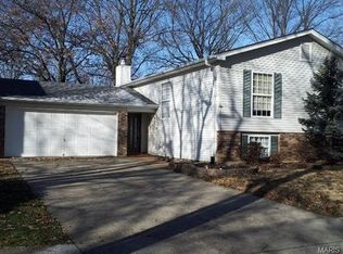 215 Village Creek Ct, Ballwin, MO