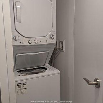 4th image of 501 Yonge St #2205