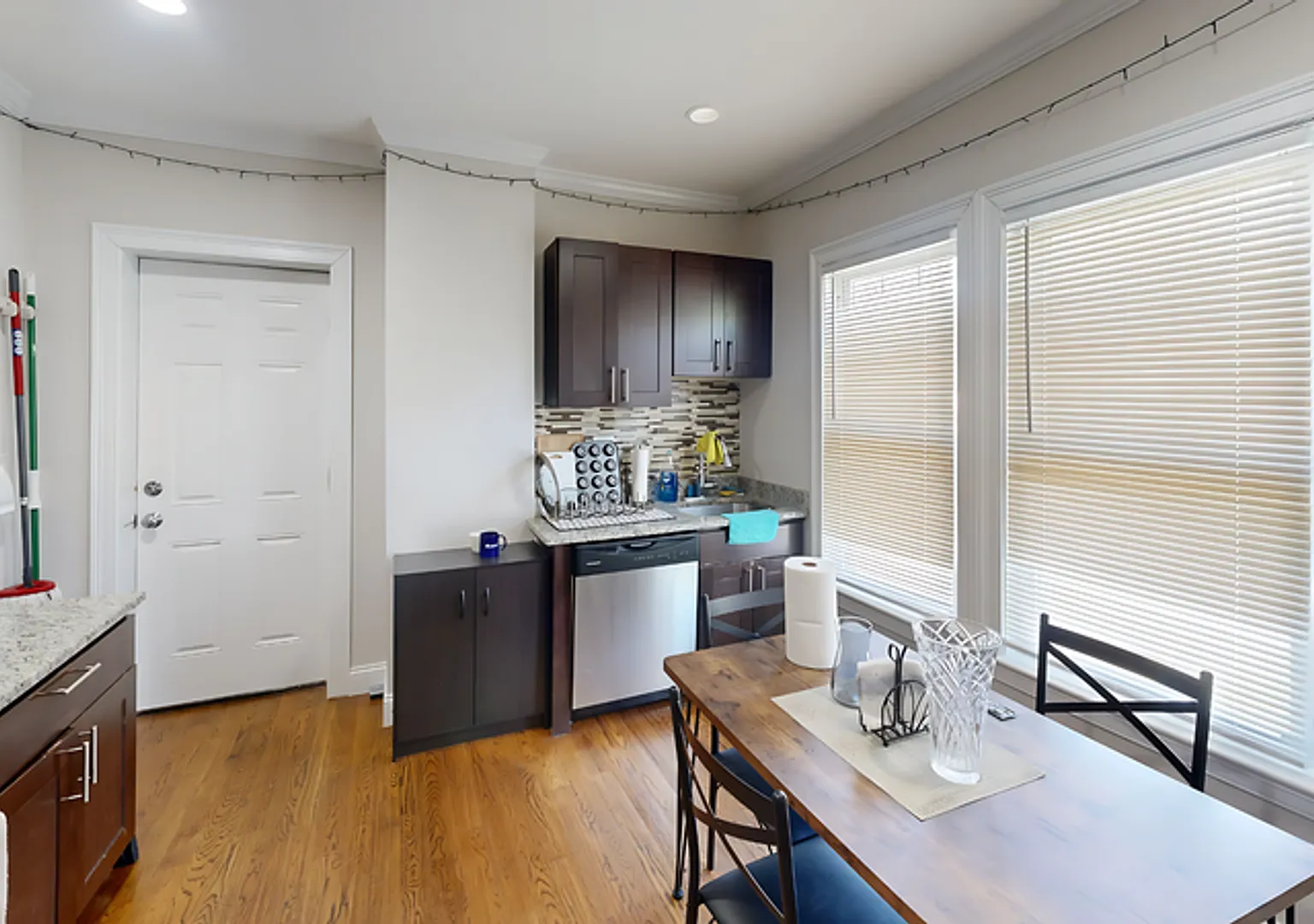 Roxbury 2 Bed 800 Sq Ft Parking Available 9/1 Move-In — Photo 1