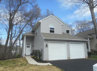 6102 Summit Pointe Dr, Harrisburg, PA 17111