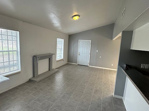 3rd image of 604 Marigny Cir Unit A