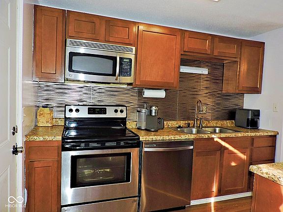 2nd image of 128 Greenlee Dr