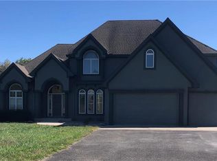 6419 SE Riverside Ter, Saint Joseph, MO 64507