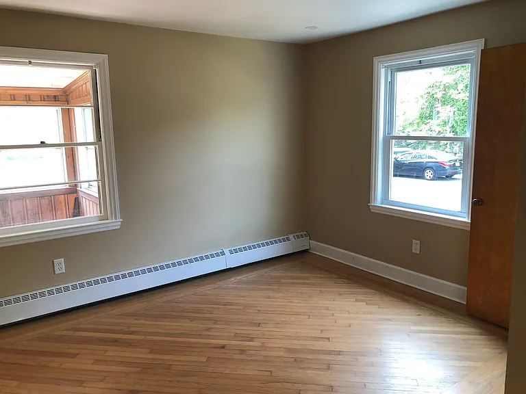 410 Sanford Rd — Photo 15