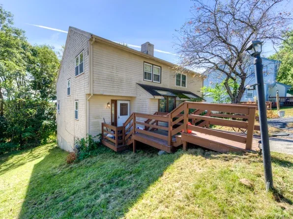 16-16 Gates Rd #A, Worcester, MA 01603