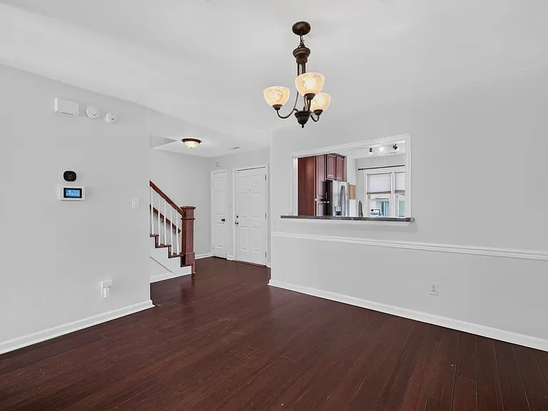 750 Glenshire Dr — Photo 6