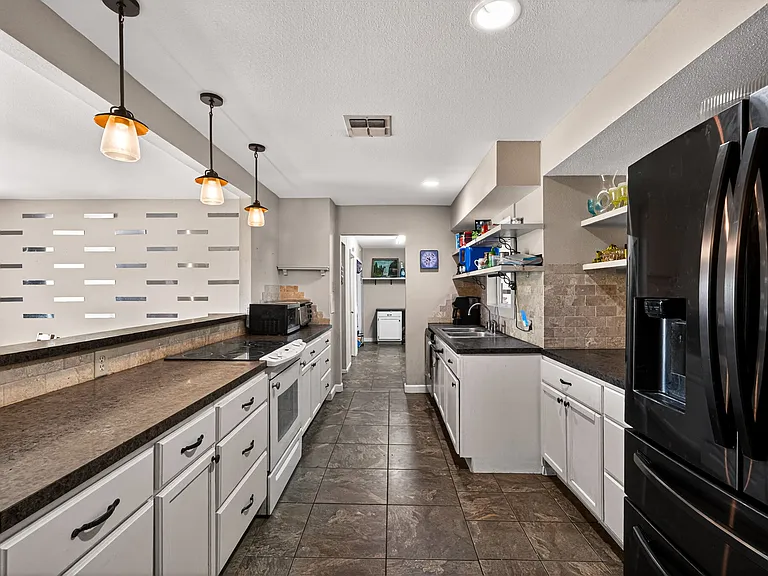 7239 Bridle Path — Photo 9