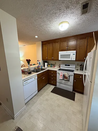 800 Meadowview Dr #15 Photo 1