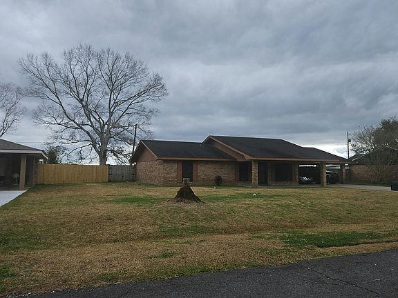 3rd image of 292 Avenue Of The Acadians