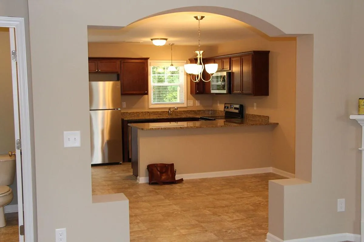 3 bed, 2.5 bath, 2250 sqft, $1,470 — Photo 3