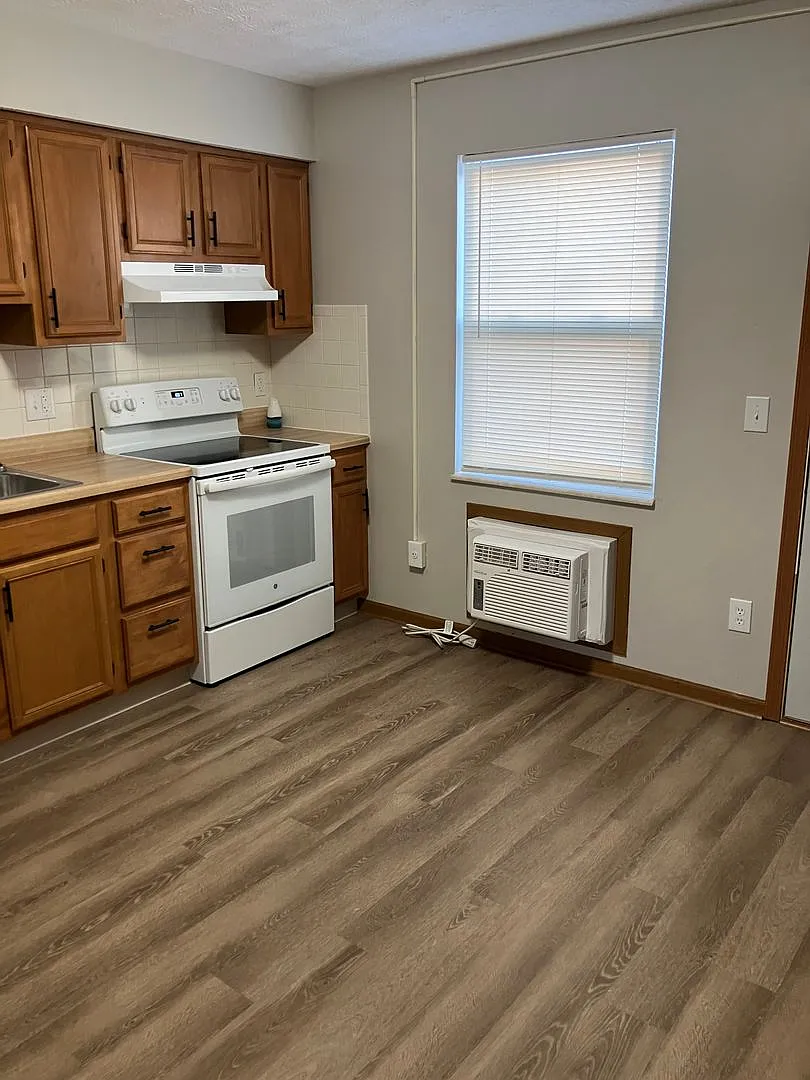 Spacious 2-Bedroom Living in a Quiet Community! — Photo 4