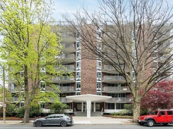 19 Winchester St APT 702, Brookline, MA 02446