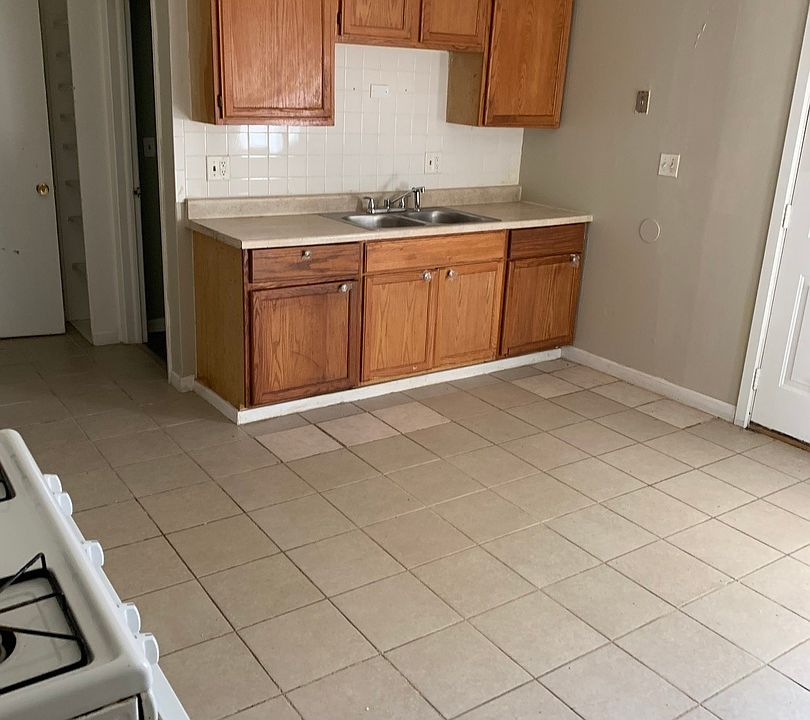 2nd image of 863 McHenry Rd APT A